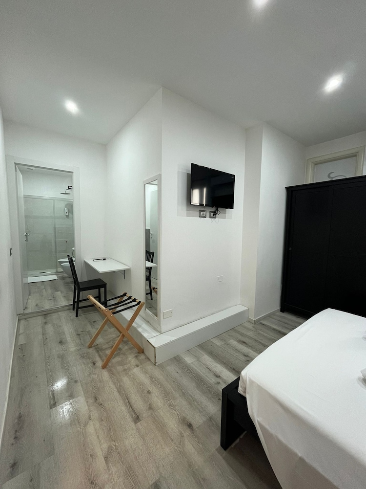 Thanit rooms