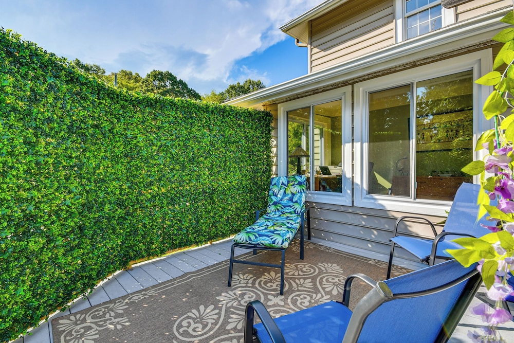 Mtn Views, Deck, Porches & Patio: Asheville Escape