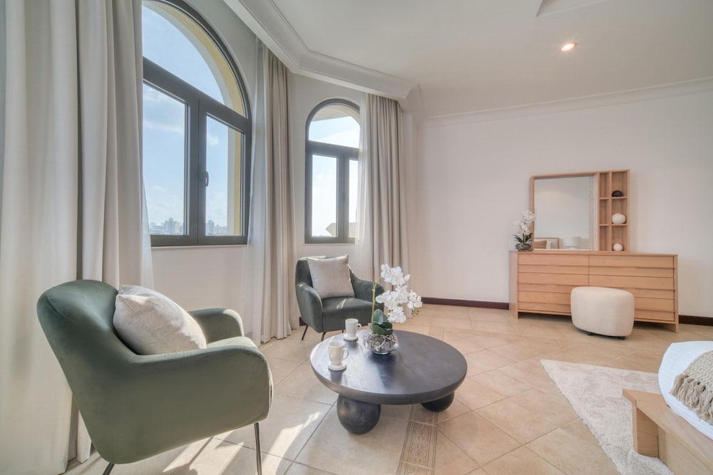 Exclusive 6BR Palm Villa w Private Pool and Beach