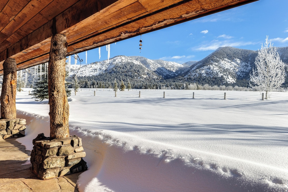 On 20 Scenic Acres: Mtn Retreat in Star Valley