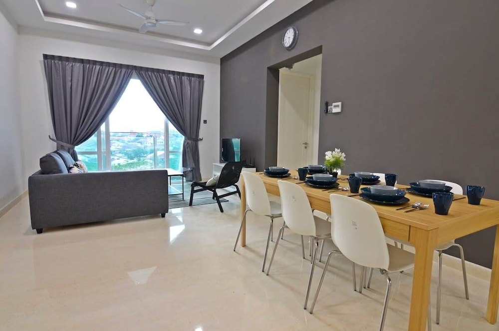 Comfy 2BR Tritower Suite Near JB Ciq, Jbcc & Capri