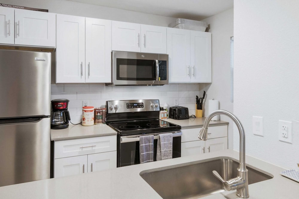 Cozy 2BR Near UT Hyde Park Evonify - Image 2