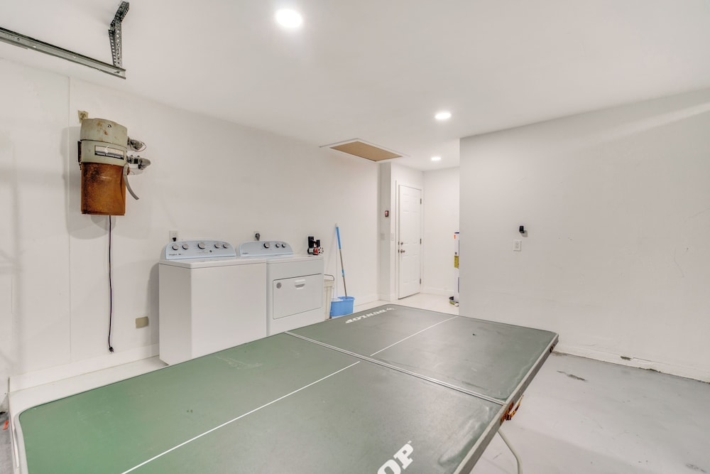 Swim, Golf & Explore: Pet-friendly Cape Coral Home