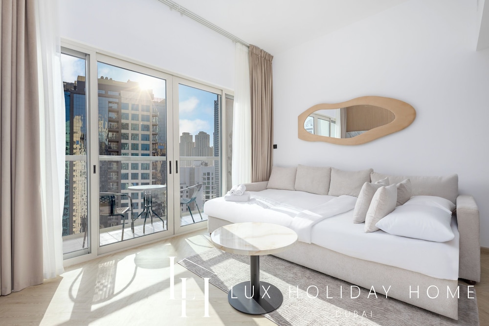 LUX The Marina View Suite 3