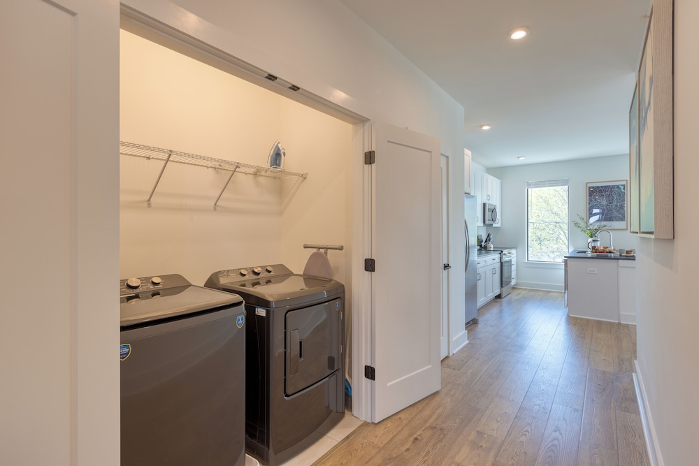 The Heights by AvantStay – Modern Condo Minutes from Broadway