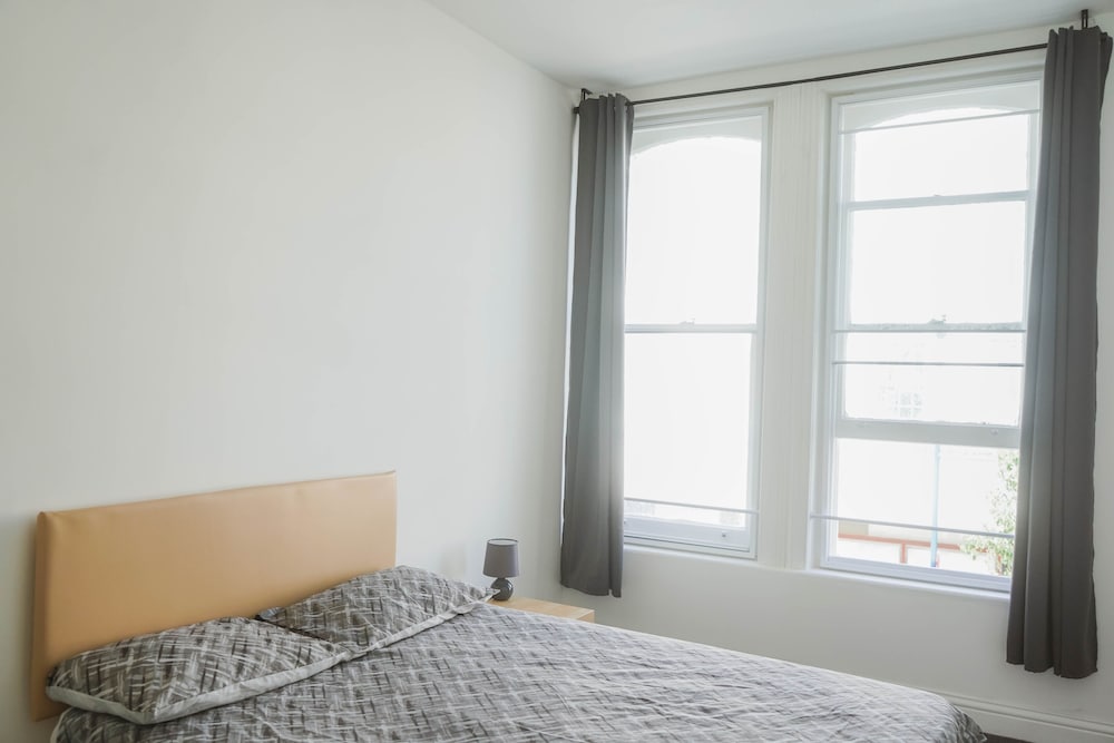 Dover Vacations - 1 Bed Flat in Pedestrianized High Street - Property Image 2
