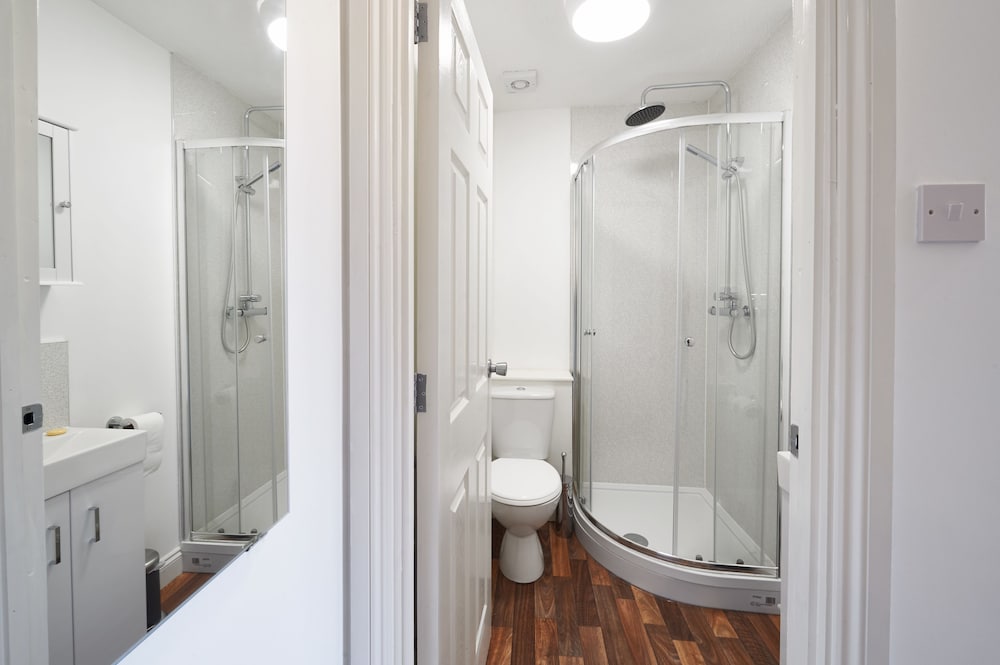 Northleigh House, Furzton, 6 Bedroom/5 Bathroom House