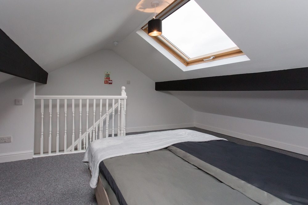 Townhouse @ 101 Catherine Street Crewe view 4