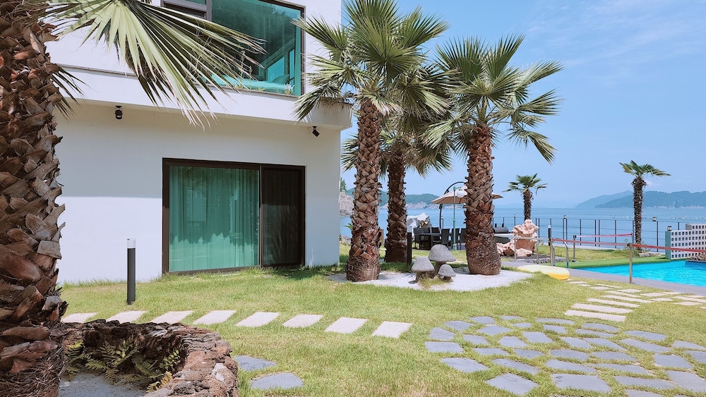 Namhae Orosy Bada Pool Villa & Pension