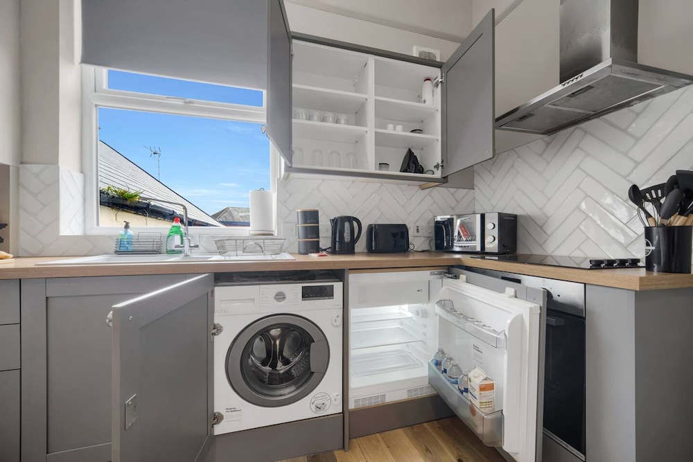 Free Parking Fast Wifi 2 Min to Cardiff City