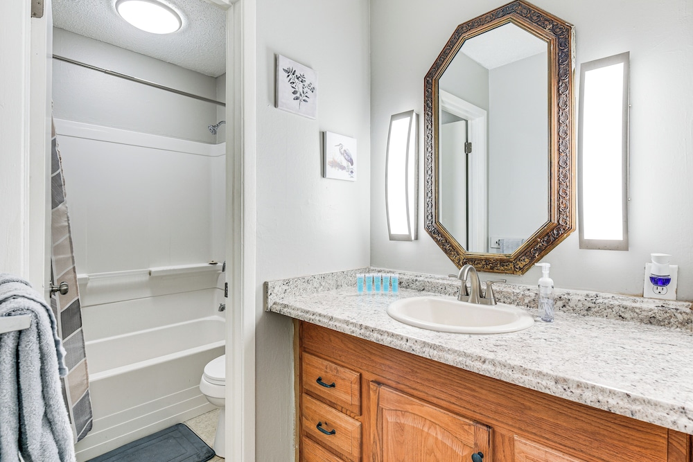 2 Mi to Garniers Beach Park: Pet-friendly FWB Home