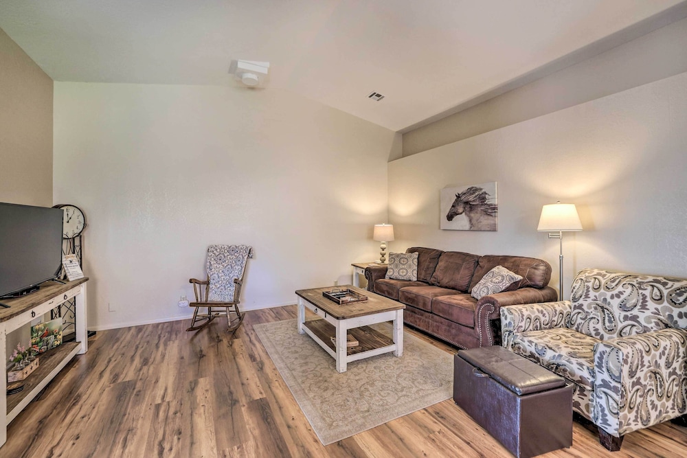 Quaint & Welcoming Kanab Home w/ Patio!