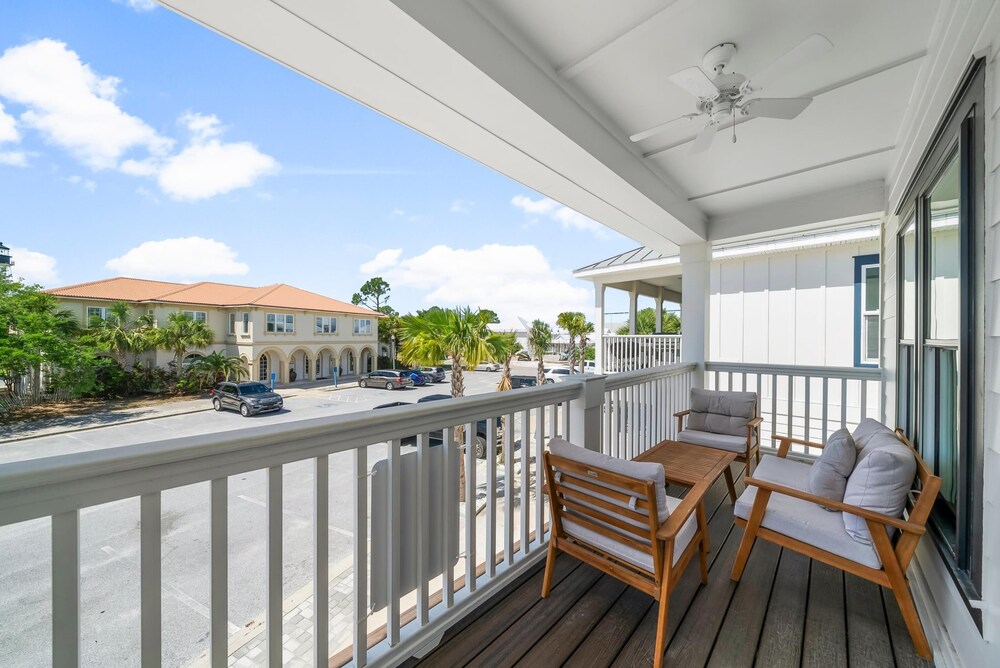 Pet Friendly Beach House - Marina View