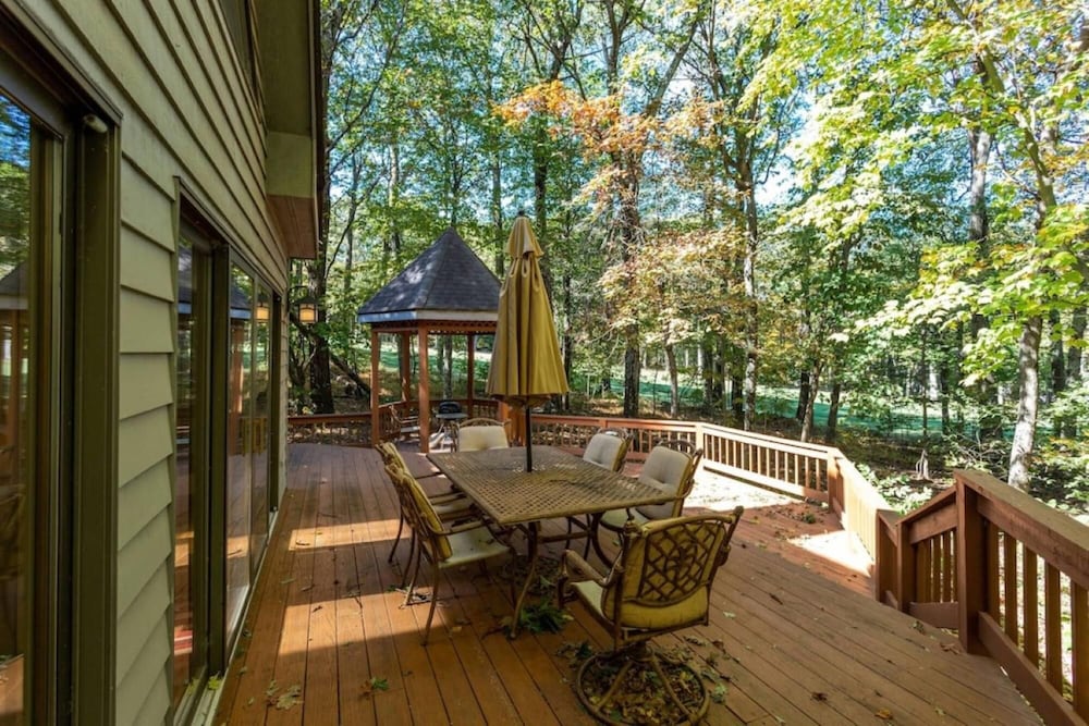 Book Spring Summer Luxury House at Wintergreen view 4