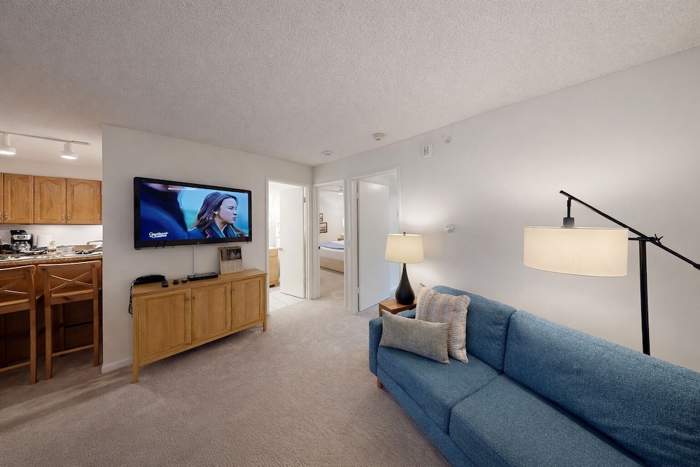 Freshly Updated Condo, Across The Street From The Resort Edel O 2 Bedroom Apts