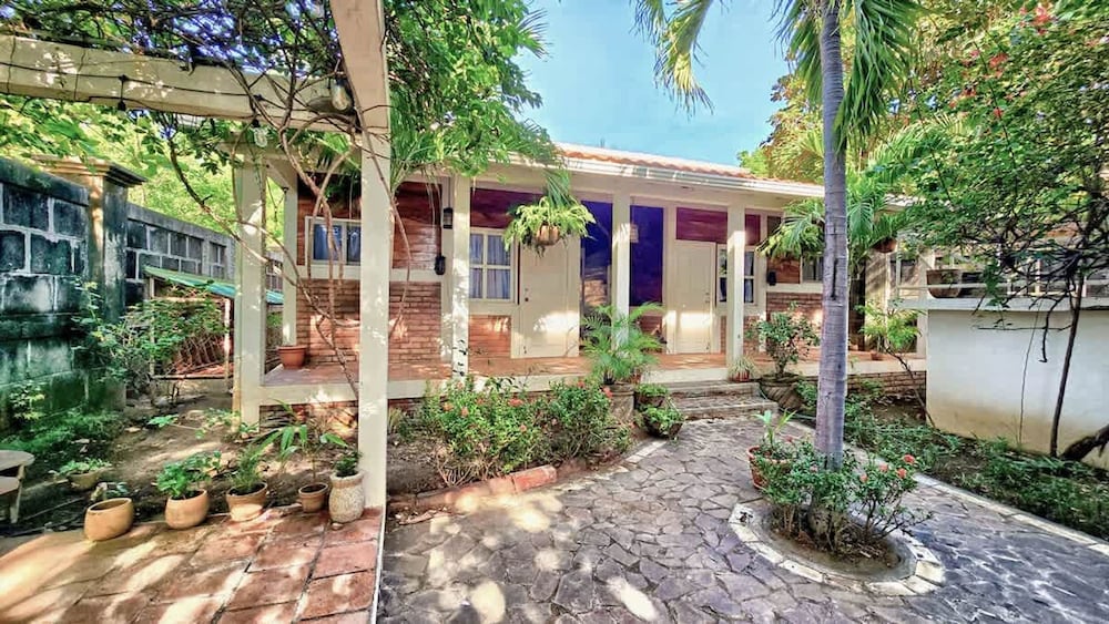 2 Casitas for 8 Guests on Beach Front w Pool AC