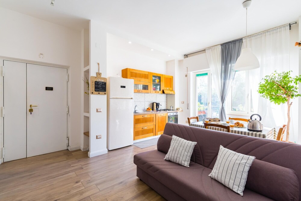 Bright Apartment With Private Parking Space