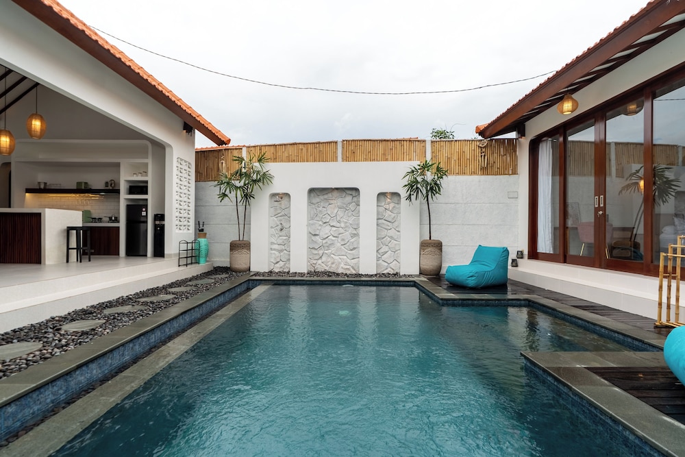 Casa Lova - Luxury 2 BR Villa with Pool