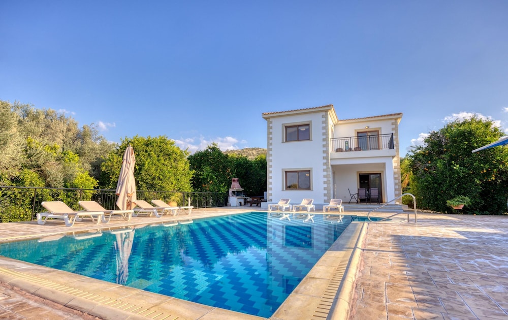 Villa Kambos Dio in Polis