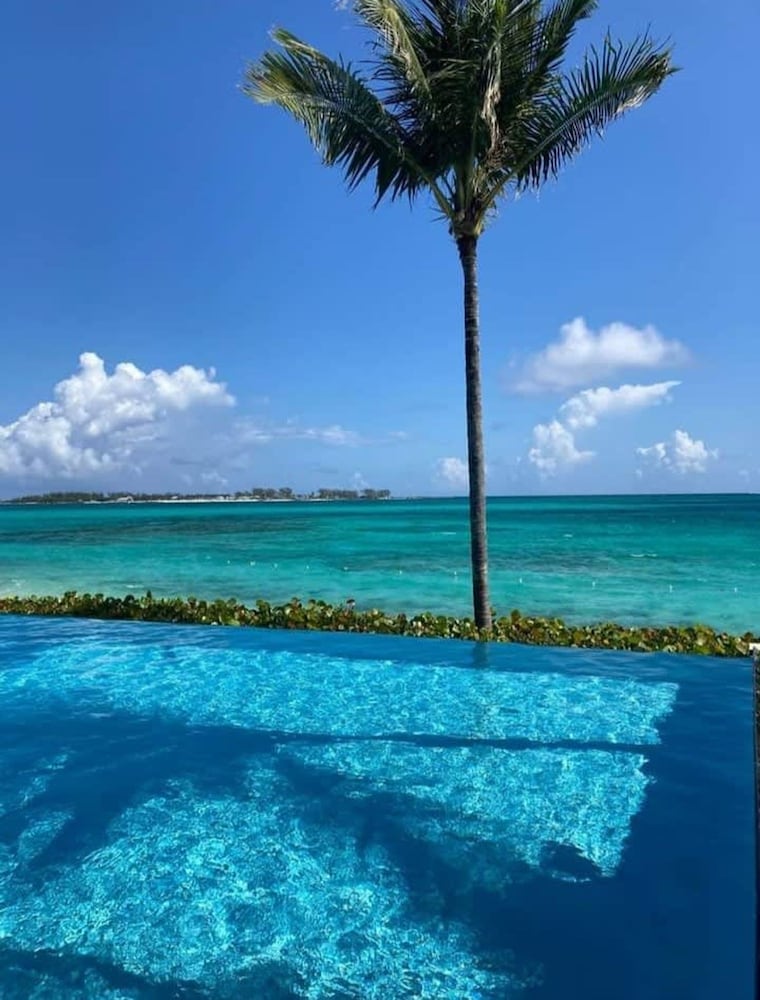 Cable Beach Condo Large Private Patio With BBQ
