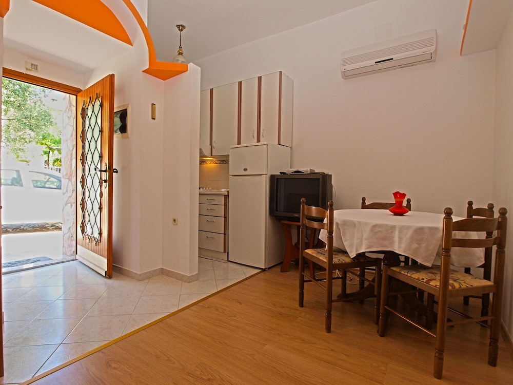 Apartment 613 view 2