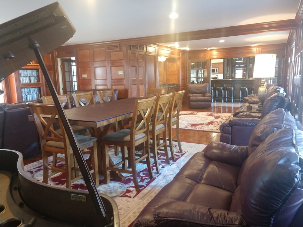Kingsbay Mansion & Vacation Houses