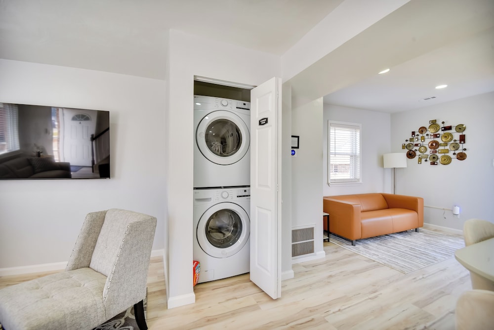 Stay By the Beach! Norfolk Duplex Half-mi to Ocean
