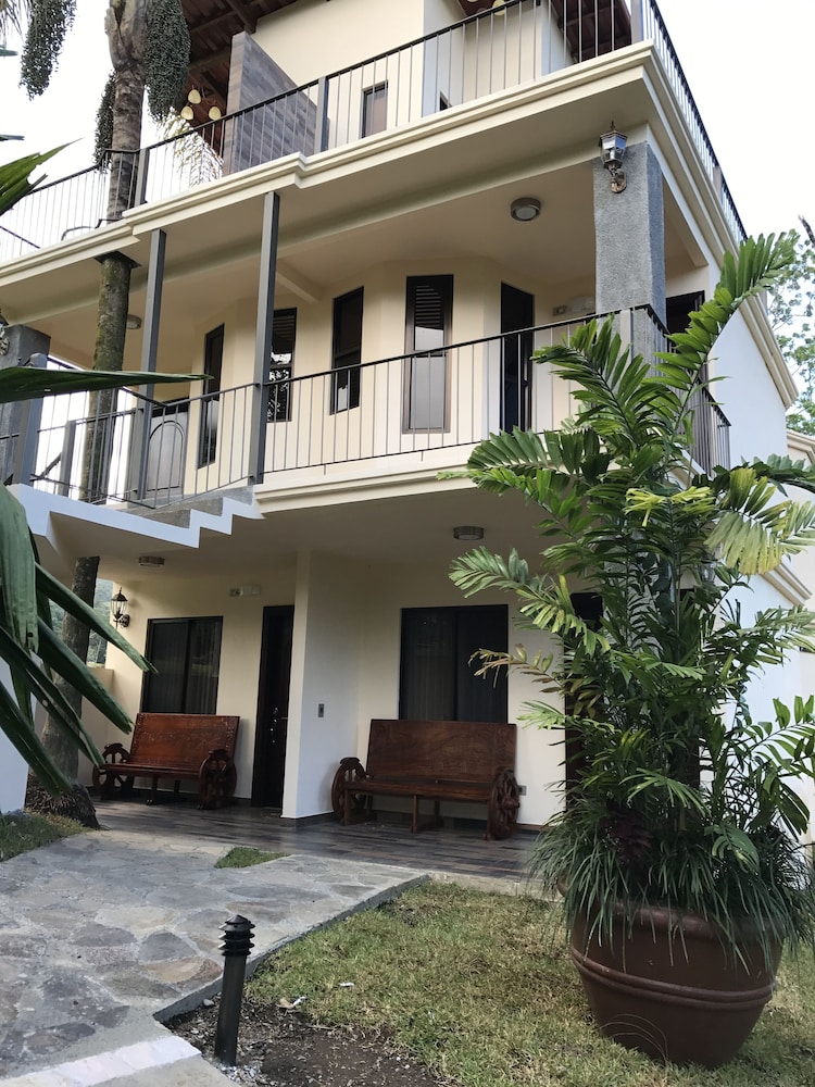 Hotel Paradise Hot Springs Thermal Resort