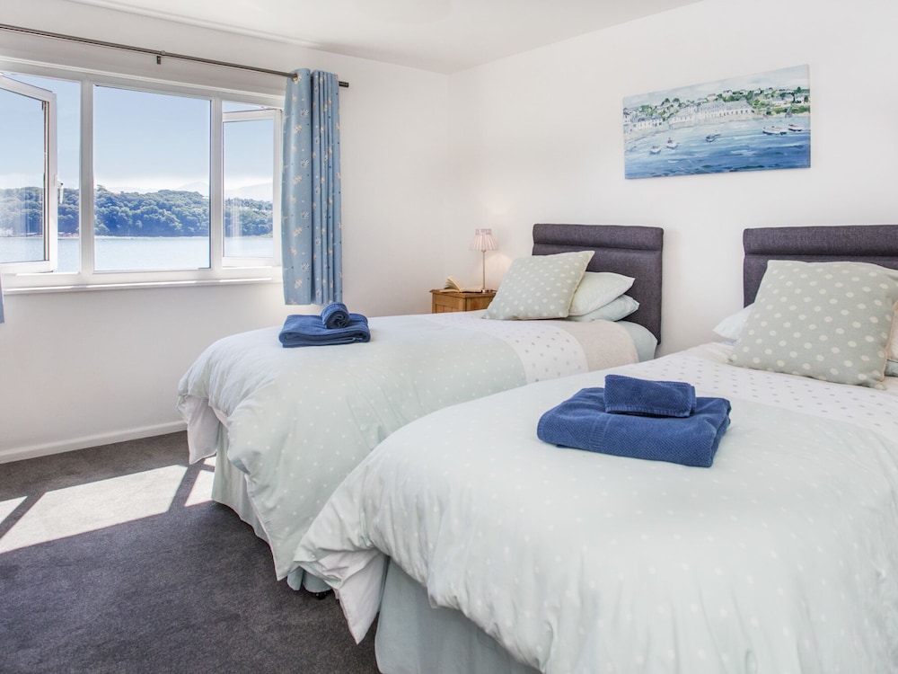 Glan Dwr Bach view 3