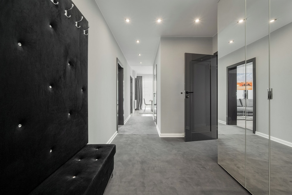 Białowieska Apartment Wrocław by Renters