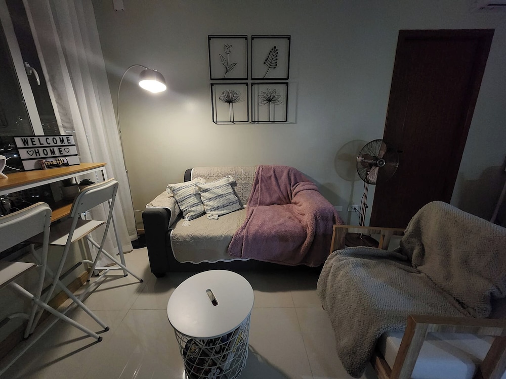 Cozy 1BR Condo in Mandaluyong City With City Skyline View