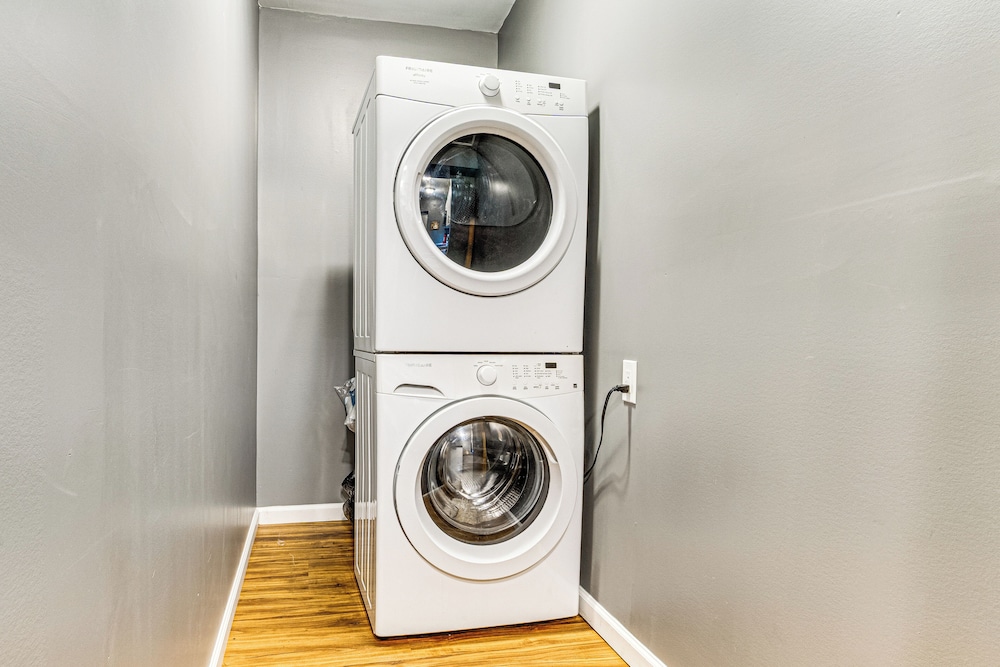 4 Mi to Dtwn Indianapolis: Quiet Apartment w/ Yard