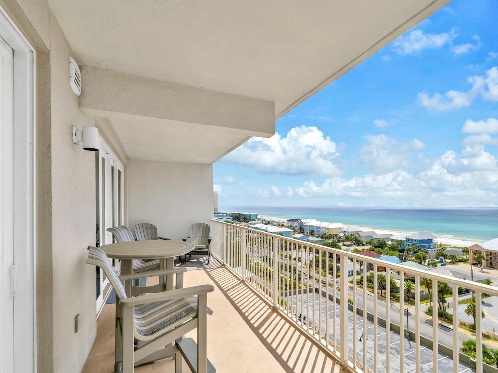 Laketown Wharf 906