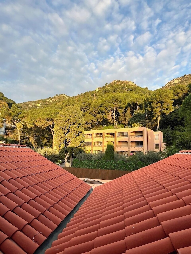 Eze Beach Residence