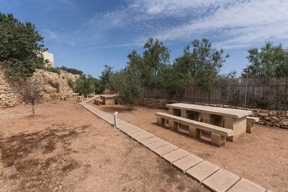 Property With Pool Access - Xaghra Near Marsalforn