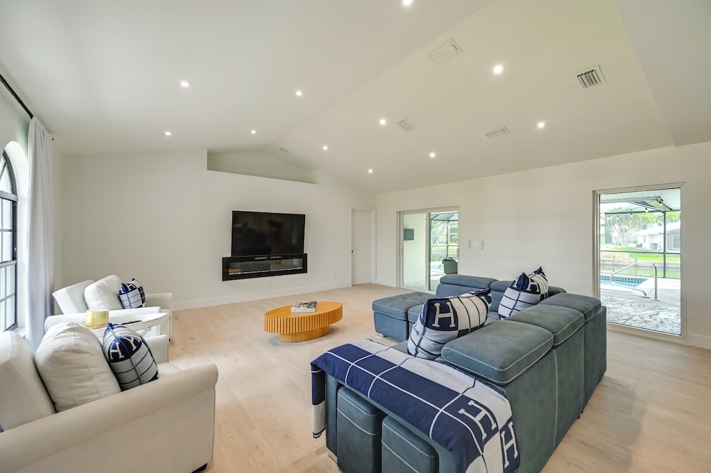 Private Pool, Patio & Peace: Marco Island Getaway