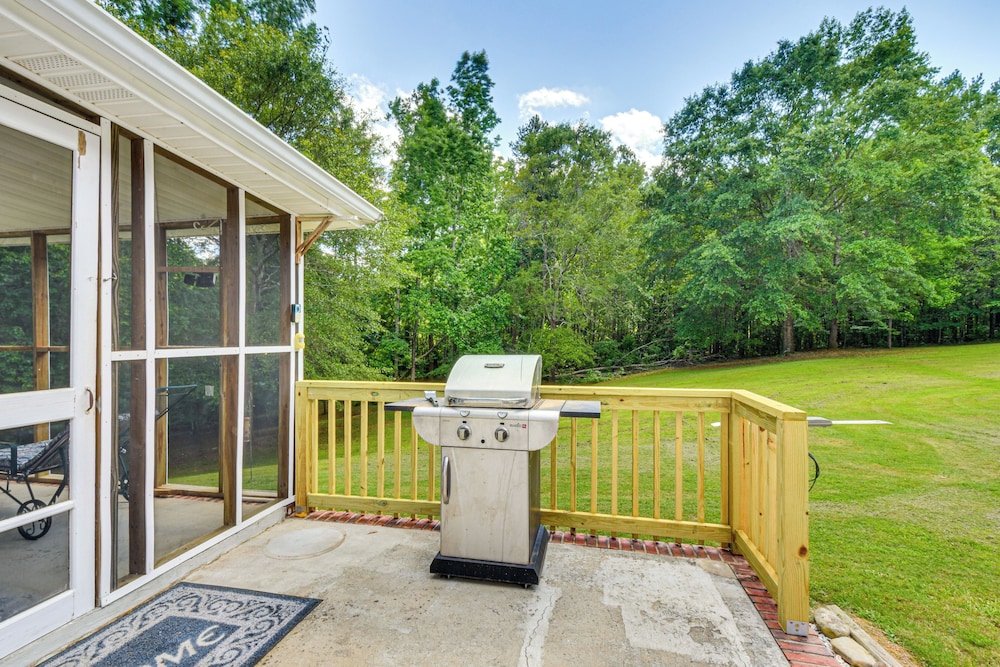 2 Mi to Dtwn: Retreat on 3 Acres in Pelzer!