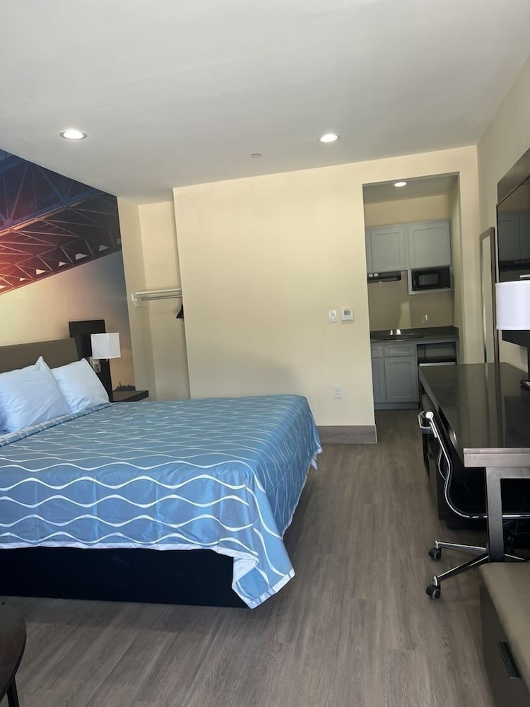 Elite Inn & Suites