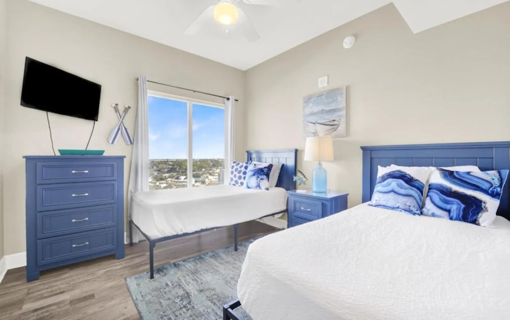 Sapphire Shores - Beachfront With Chair Setup