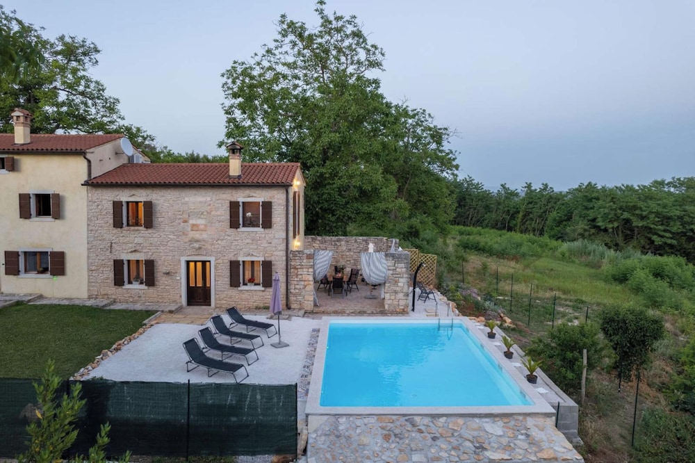 Holiday House with Pool Villa Ladybug