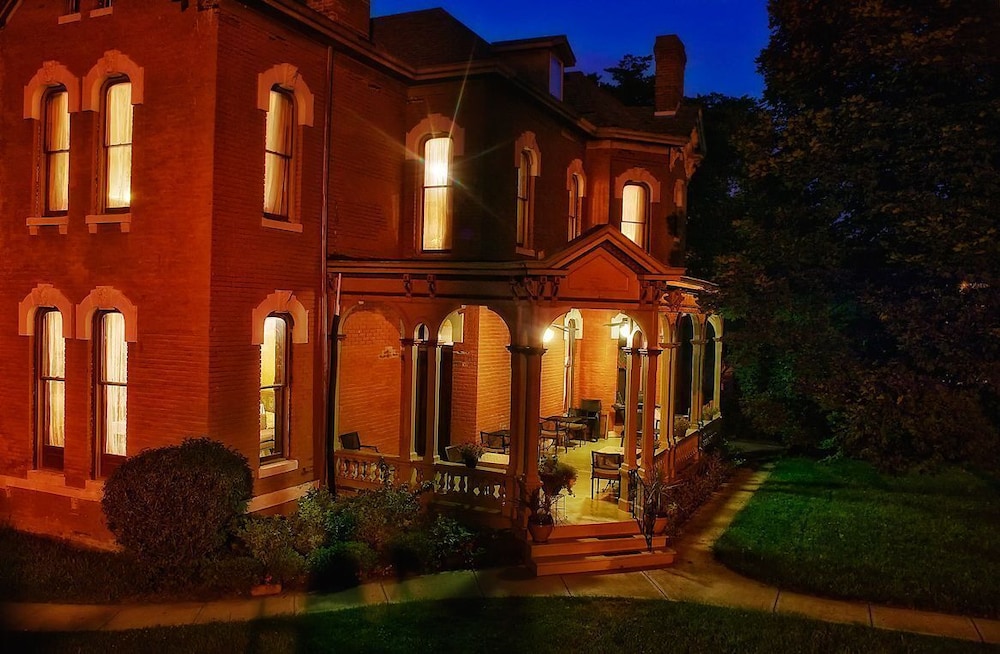 St Joseph Vacations - Whiskey Mansion - Property Image 1