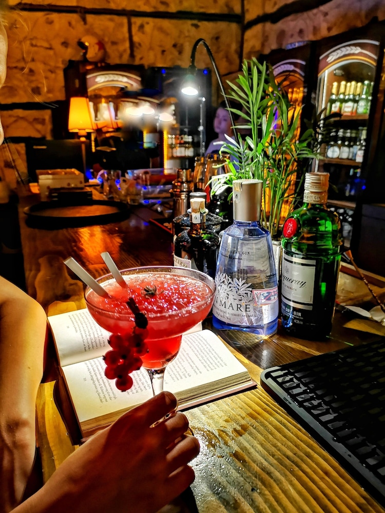 Old House Pub Hotels
