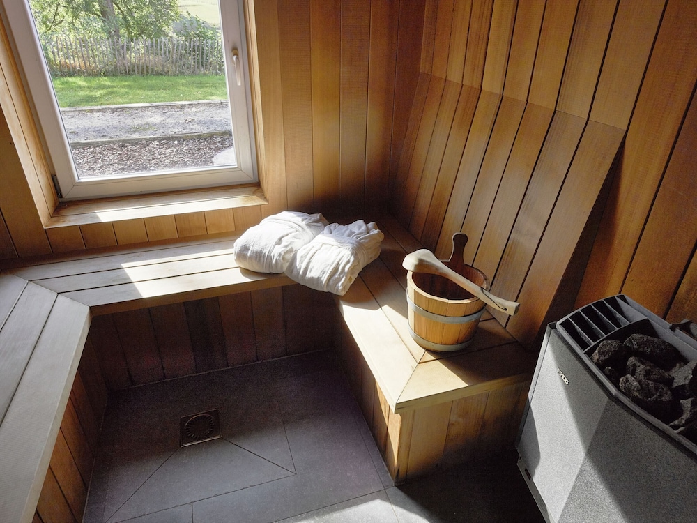 Comfortable Chalet With Indoor Pool, Hammam and Sauna Near Stoumont