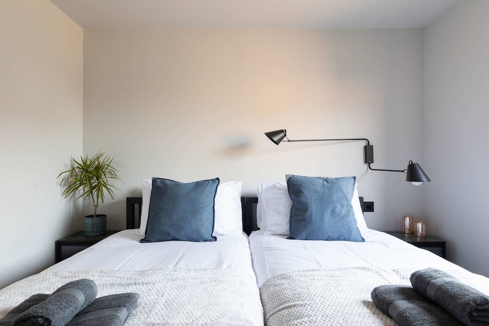 Modern 2-bed Cabin Near West Wittering Beach