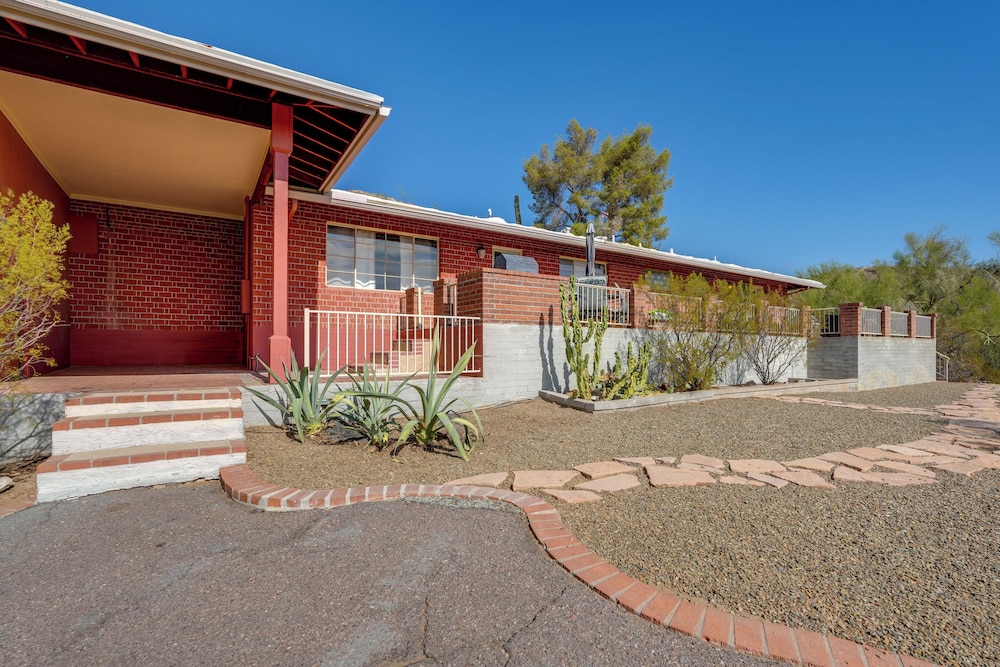Close to Hiking & Biking: Mtn-view Phoenix Home