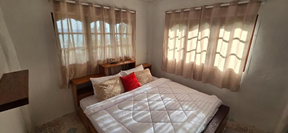 2 Bedroom Private Home Perfect for Families - Kitchen -seaviews -fast Wifi