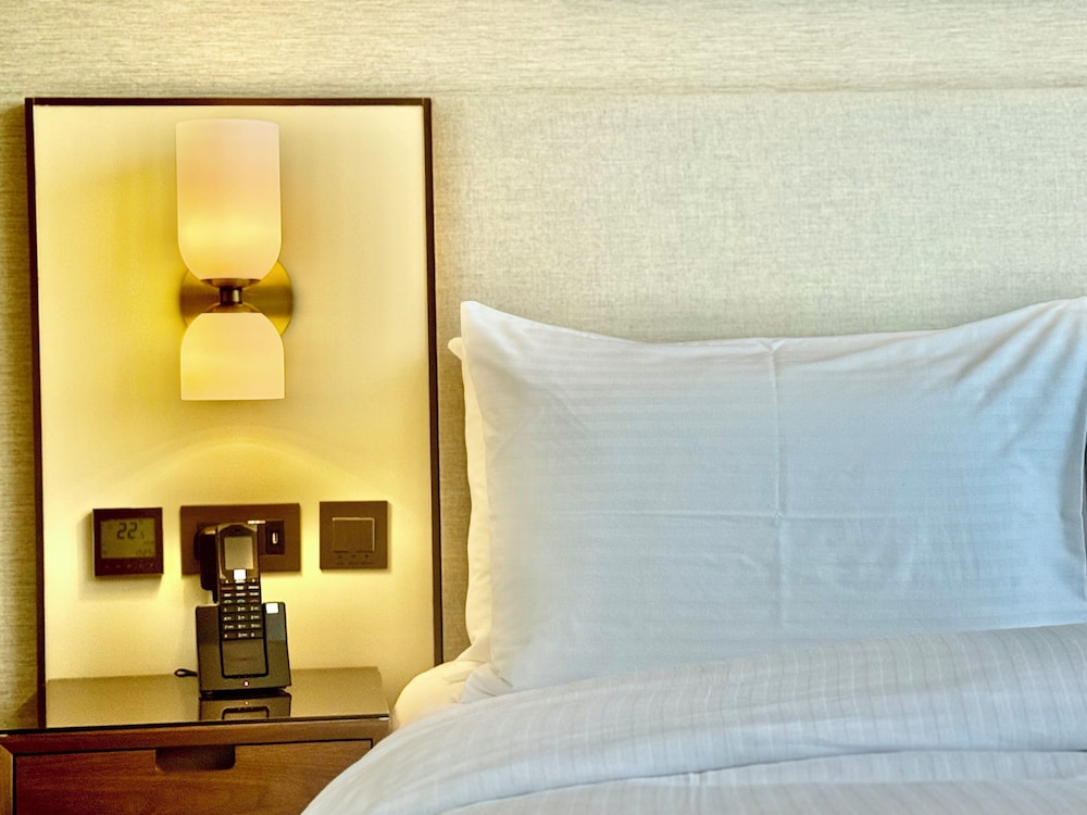Venduras -Majestic Luxe 2BR Address Opera