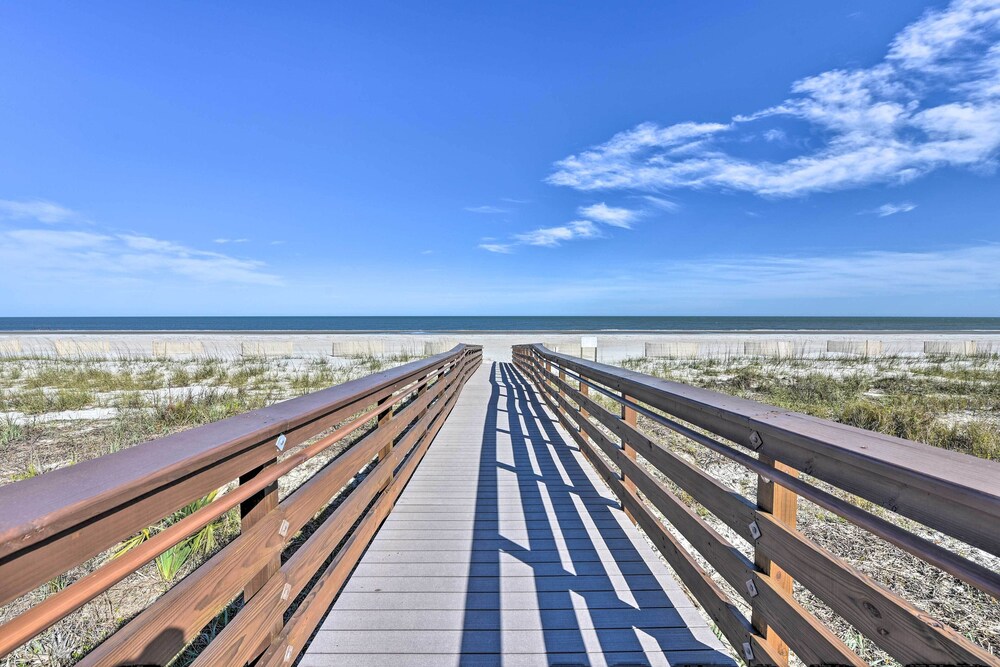 Walk to Community Beach: Coastal Carolina Condo