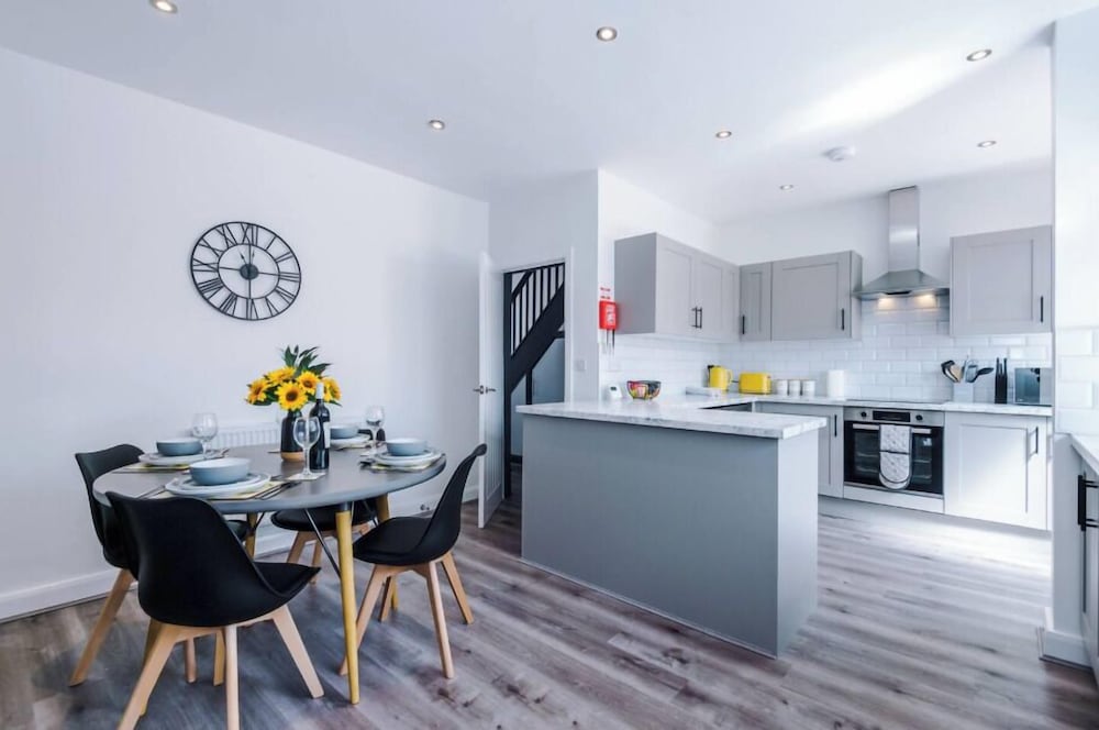 127 Minshull New Road
