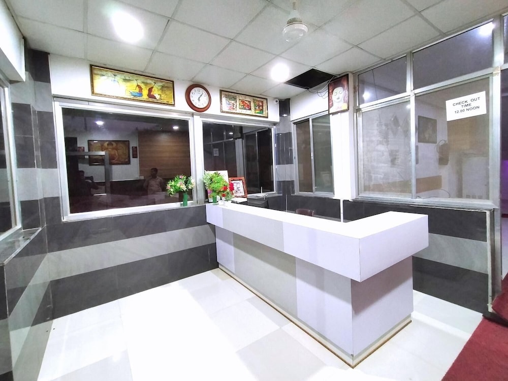 Lobby & Reception